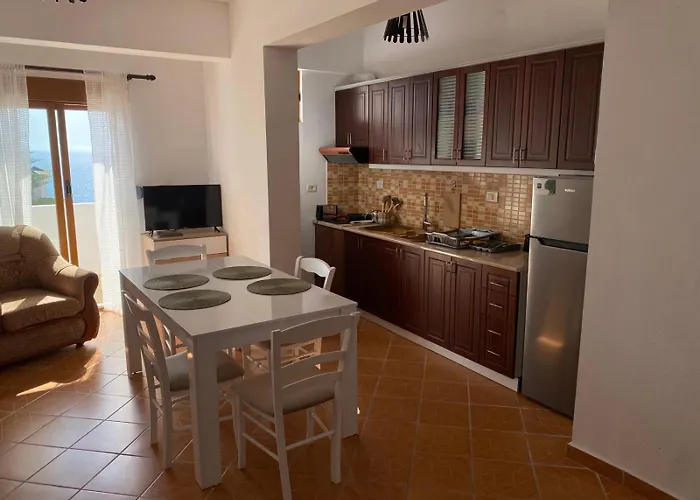 Апартаменты Astoria Gjashte
